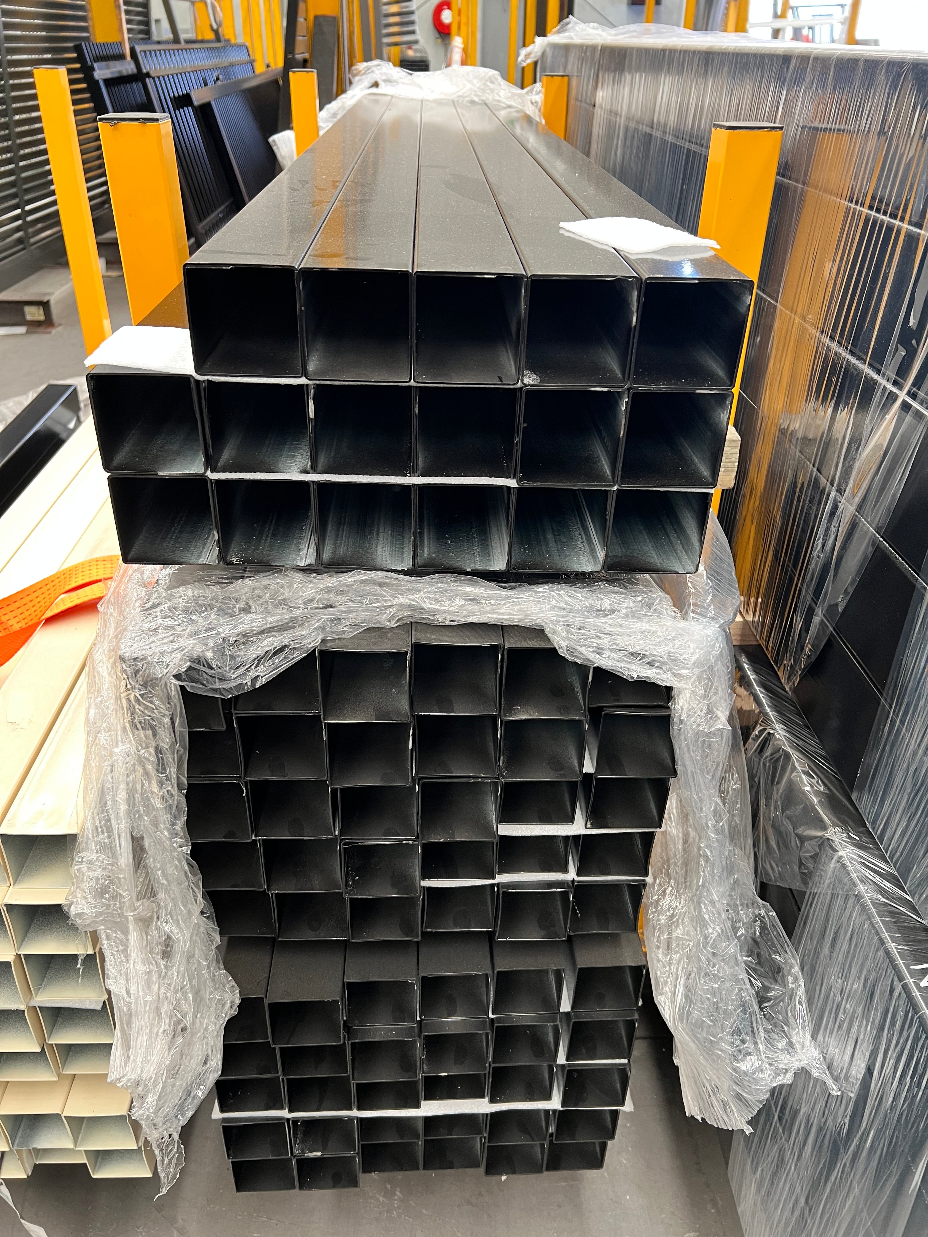 Colour Post 75x75x2.0x2000 Black