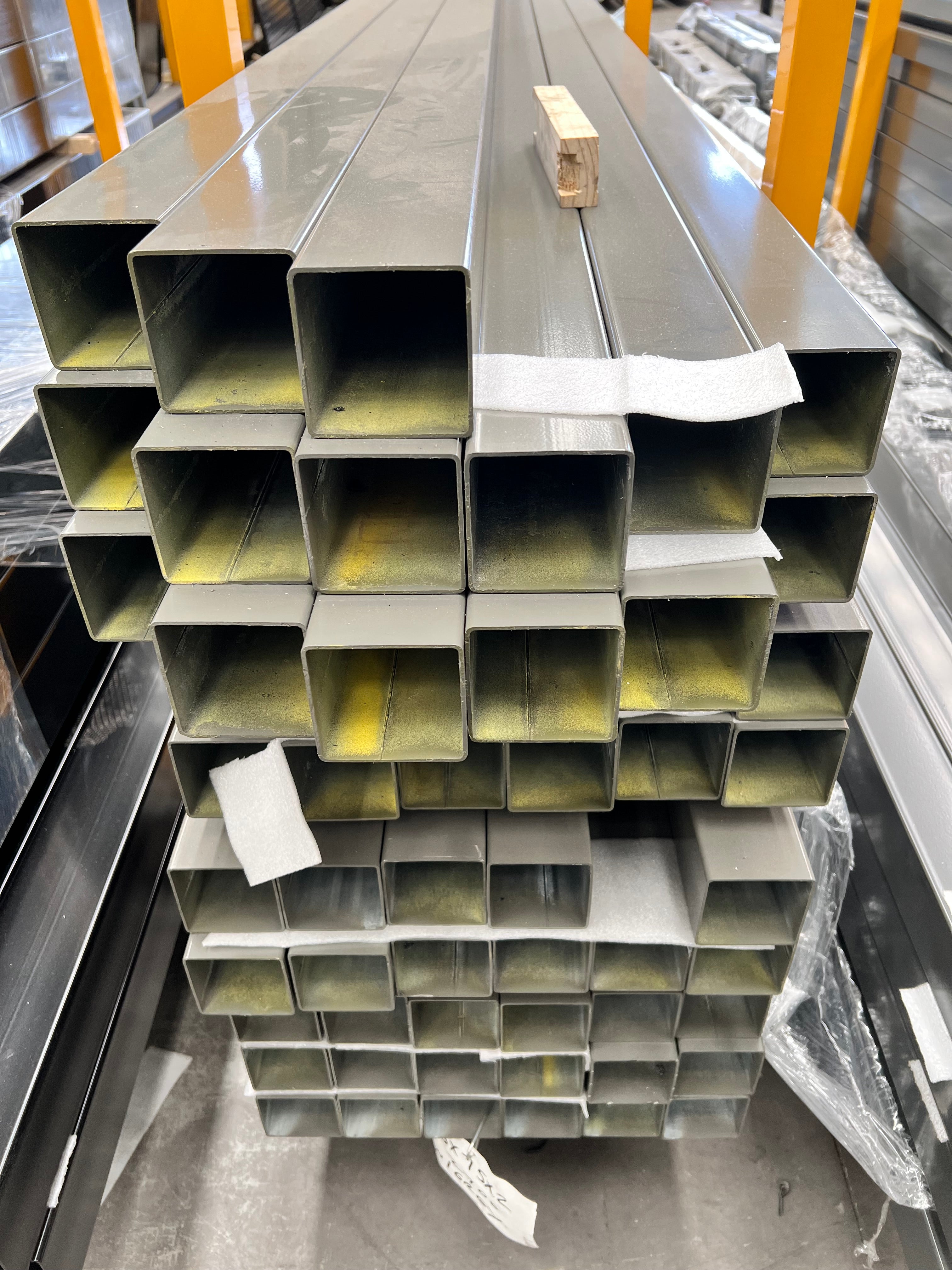 Colour Post 75x75x2.0x2000 Monument